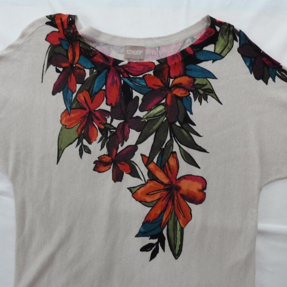 Women's Chico's Sz 1 Touch Cashmere Pacific Floral Sweater Top Tropical Tan - Picture 6 of 9